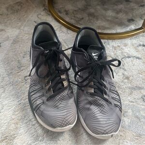 Nike Black and White Athletic Shoes with Breathable Mesh